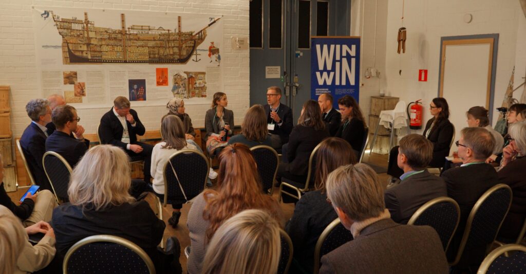 Overview of the audience and panelists.